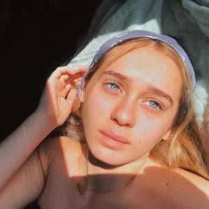 Meet your Posher, Mia